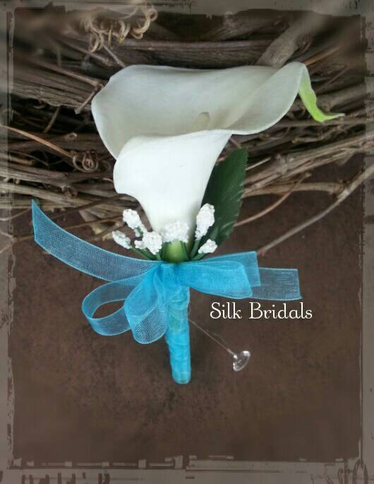 Свадьба - White Calla Lily Boutonniere Malibu blue turquoise Groom groomsman bridal silk wedding flowers