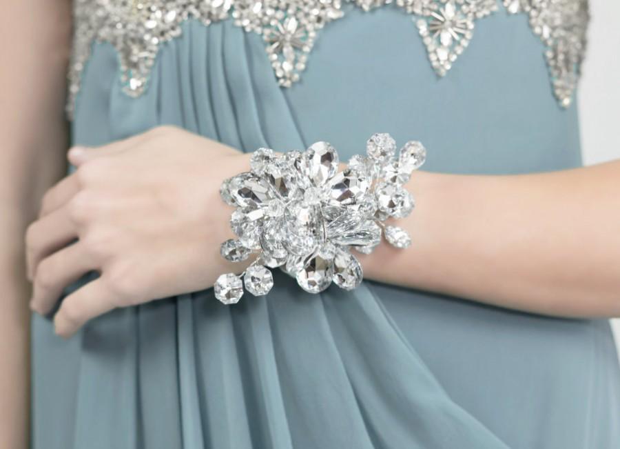 زفاف - Wrist Corsage - Silver Duo Mirrored Flower Beads - Wedding Accessory - Holiday Wrist Corsage for Prom or Dance