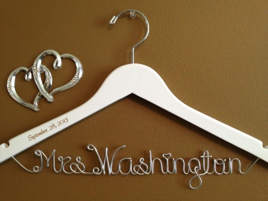 Mariage - Bridal Hanger one Line, Engraved Personalized Custom Bridal Hanger, Brides Hanger, Bride, Name Hanger, Wedding Hanger, Personalized Bridal