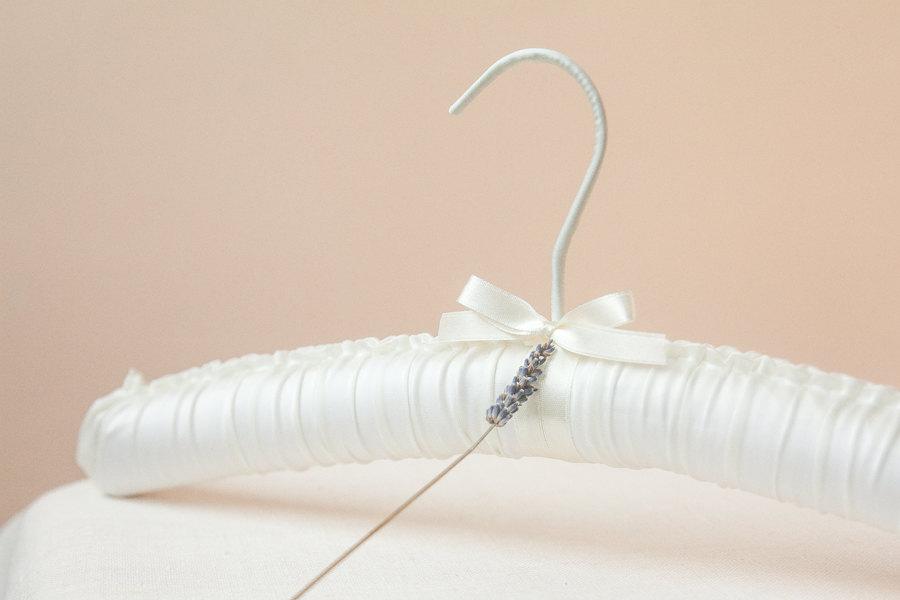 Wedding - Ivory padded hanger for bride Dress hanger Ivory wedding dress hanger Maid of honor gift to bride Maid of honor hanger Wedding shower gift