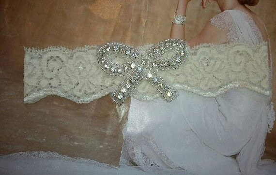 زفاف - Wedding Toss Garter - Bow Tie Crystal Rhinestone  - Style TG137