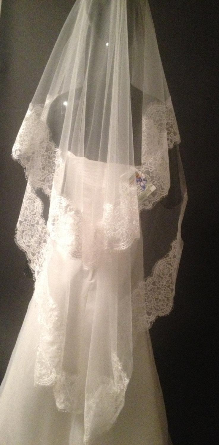 زفاف - Wonderful lace wedding veil, lace veil. Ivory veil, white veil. Mantilla.