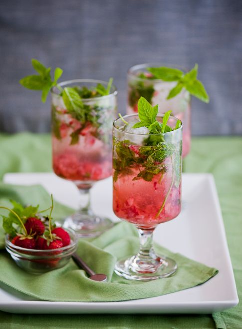 Hochzeit - Strawberry Mojito Cocktail Recipe