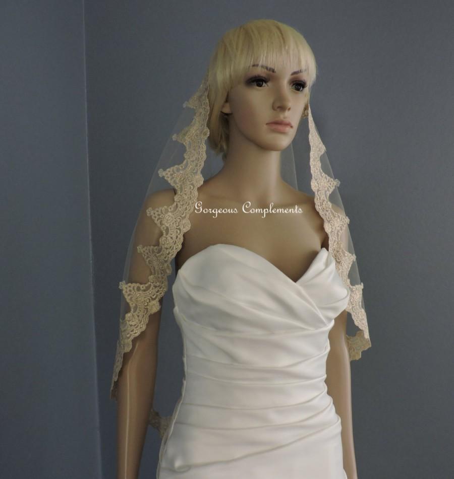 زفاف - Light Gold Lace Mantilla, Bridal Veil