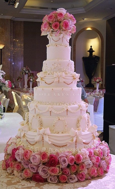 زفاف - Classic Tall Wedding Cake.