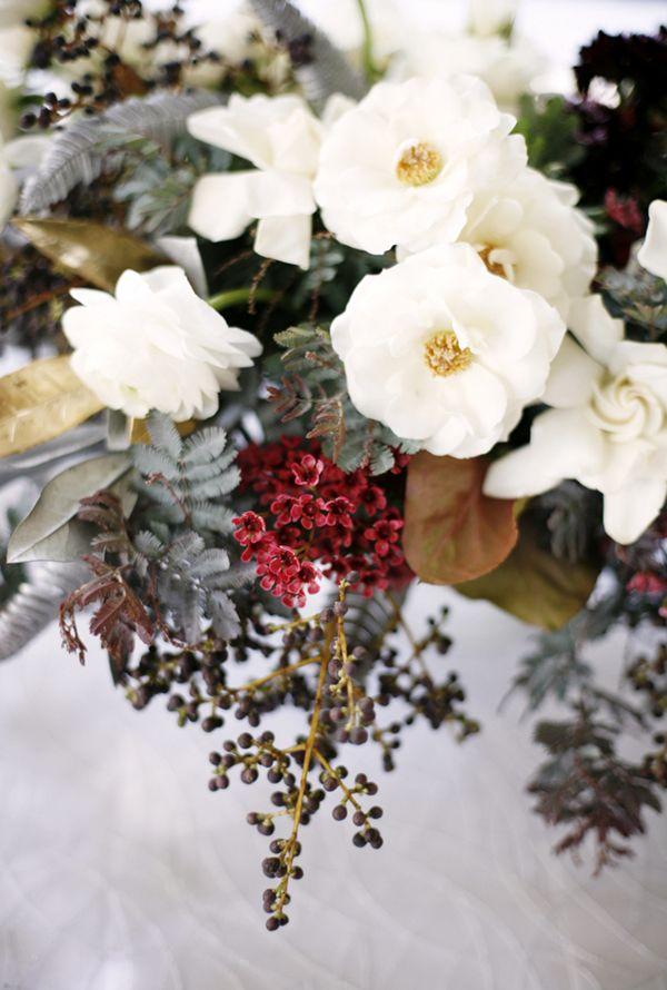 Hochzeit - Flower Crush Friday: Holiday Florals