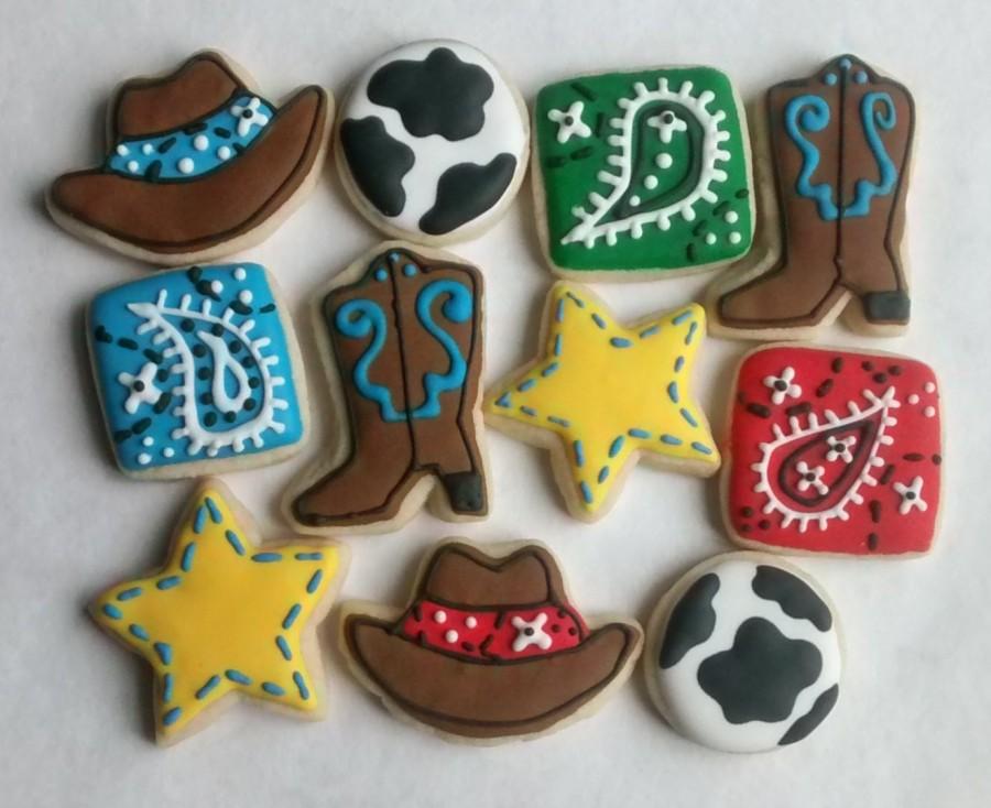 Hochzeit - Cowboy theme western  mini sugar cookies or large 3.5" with royal icing, cowboy hat,boots,bandana
