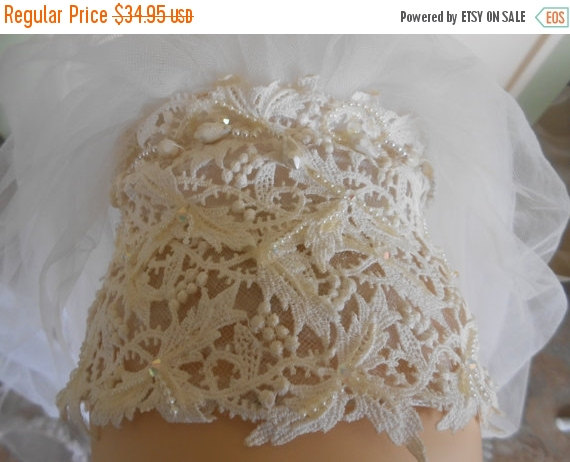 Hochzeit - BRIDAL FORMAL BONANZA Aa28-Exceptional 60's vintage wedding veil, very full veil, long back and three-layer top veil, lace trim on long port
