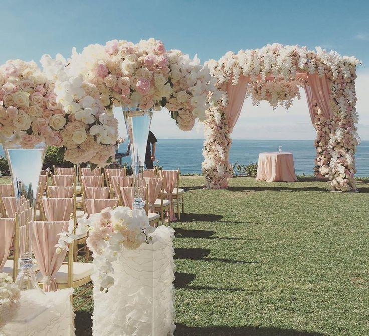 Свадьба - Belle The Magazine On Instagram: “What Could Be More Romantic Than Nuptials By The Sea Side!? Via   Floral Design: @whitelilacinc    …”