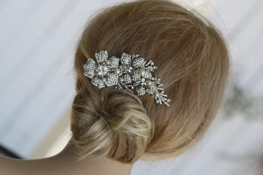 Hochzeit - Florretta Swarovski crystal and pearl elegant bridal hair comb or Barrette