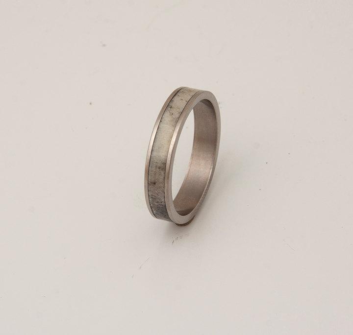 Mariage - antler and titanium ring wedding band mens antler ring