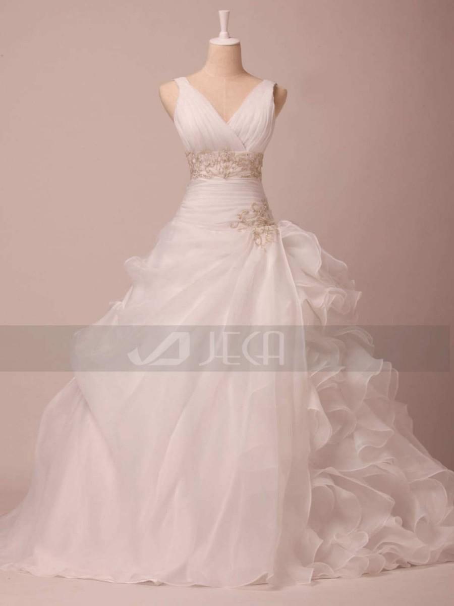 زفاف - Gorgeous Ball Gown High Fashion Wedding Dress V Neck Layered Skirt Wedding Gown W792