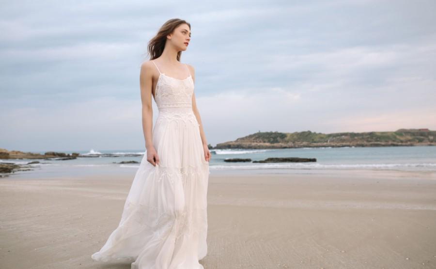 Hochzeit - Tiered silk croche & chiffon Wedding Dress, New 2016 Stunning Bohemian Wedding Dress
