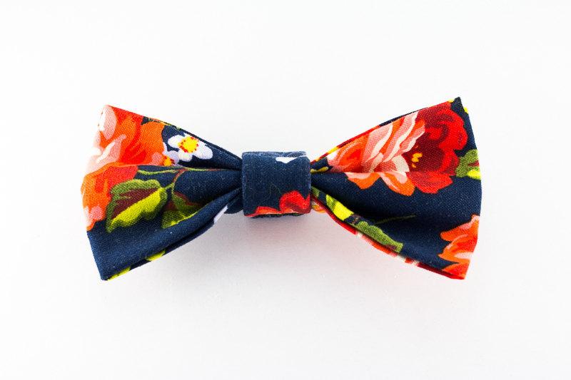 Wedding - Magnetic Bowtie - Botanical Floral Navy / unique Christmas gift / botanical wedding bow tie / floral bow tie / men's gift idea / prom bowtie