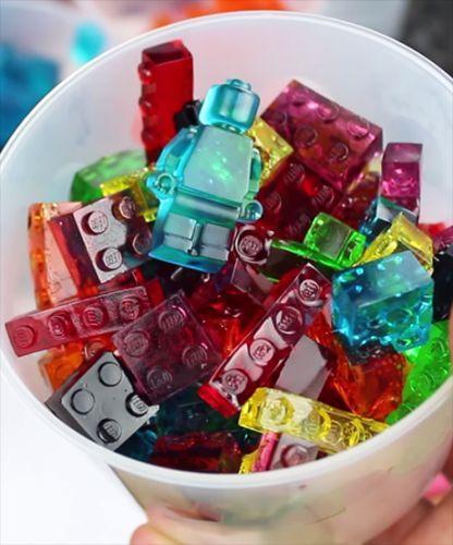 Свадьба - These DIY Gummy LEGOs Are GENIUS