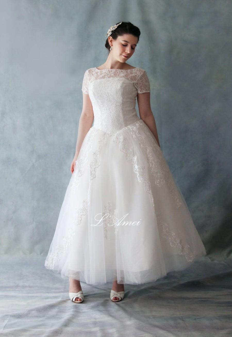 Свадьба - Retro 50's Vintage Style Tea Length Lace Wedding Dress with Short sleeves - AM1233921