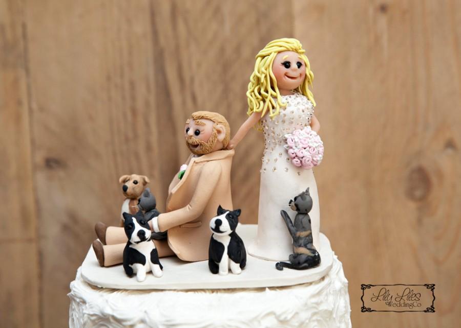 Свадьба - Custom Portrait Wedding Cake Topper, personalized, Pets, Bride and Groom,polymer clay figures,clay characters,custom order, handmade