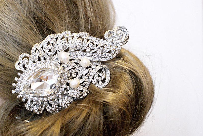 Wedding - Wedding crystal heart bridal comb.  Pearl and crystals bridal hair comb. Vintage style crystal wedding headpiece.