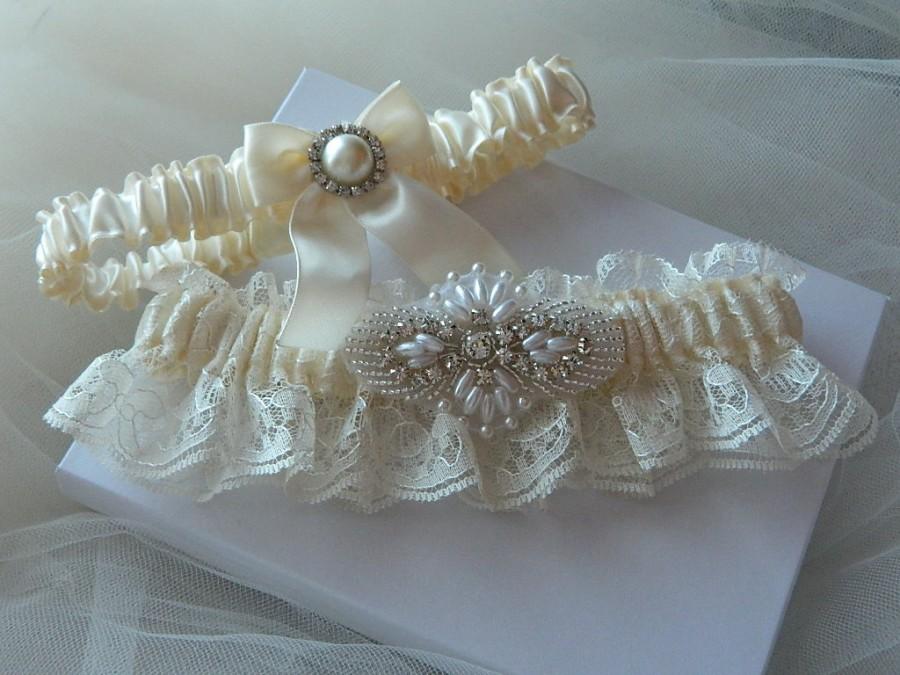 Свадьба - Wedding Garter,Garter Set,bridal Garter, Bride Garter, Ivory Beaded Chantilly Lace With Rhinestone And Pearl