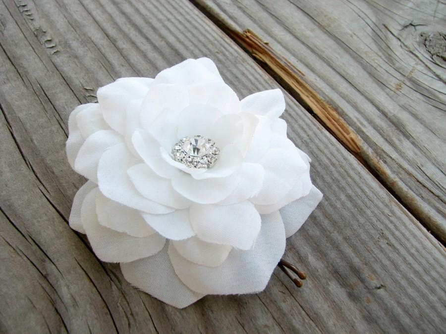 Mariage - Small White Gardenia Flower Hair Pin Bridal White Flower Fascinator Floral Brooch Pin Back Rhinestone Crystals Little Silk Flower Clip