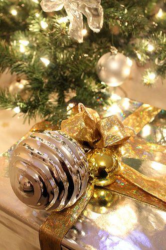 Hochzeit - Precious Style: A Silver & Gold Christmas