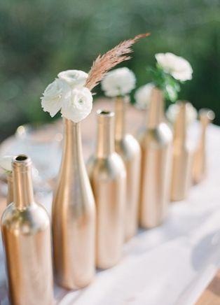 Hochzeit - Bottles Painted Gold. DIY
