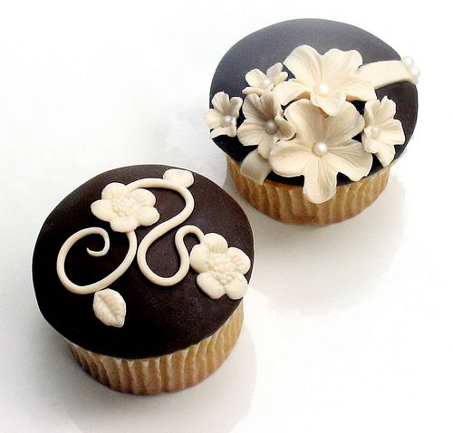 Hochzeit - Incredible Edible Wedding Cupcakes! 