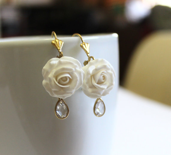 Wedding - White rose Drop Earrings, White flower drop earrings, White jewelry, White rose Wedding Earrings, White Bridesmaid Jewelry, Bridal Flowers