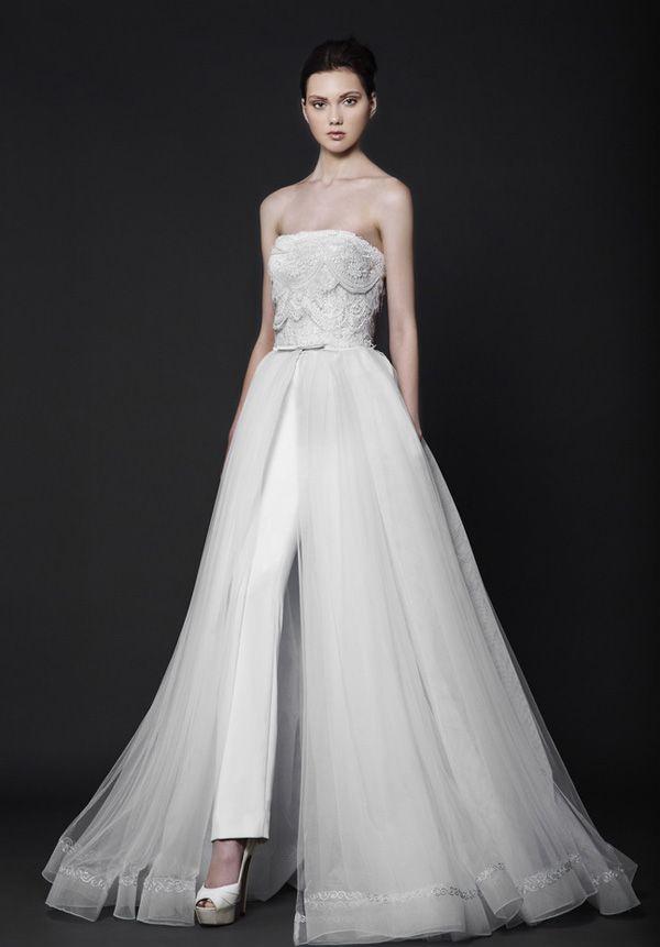 Hochzeit - 25 Sleek Wedding Dresses That Make A Modern Statement And Oozes Runway Chic