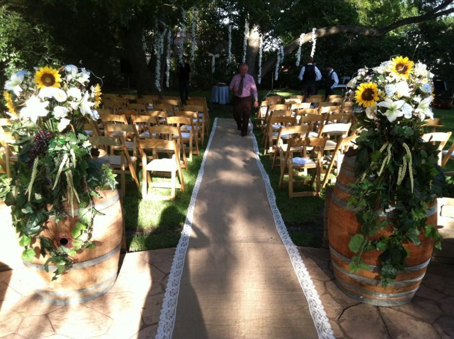 Mariage - 30 Ft Rustic Burlap and Lace Aisle Runner