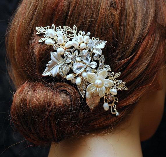 Mariage - Pearl Wedding Hair Comb, Gold Hair Comb, Bridal Hair Comb, Wedding Hair Accessories, Wedding Hair piece, Vintage Style Flower Hair Comb
