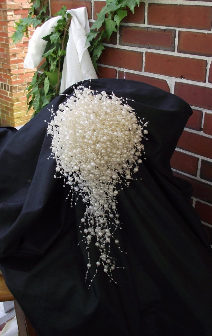 Hochzeit - Elegant all pearl cascade wedding bouquet, florist made, ivory cream bubble pearls, cascade bouquet, brooch alternative, jewelry bouquet,