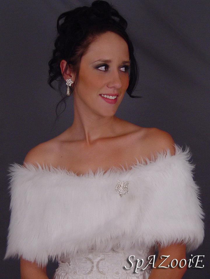 Hochzeit - White feather faux fur bridal shrug stole wedding shawl feathery wrap