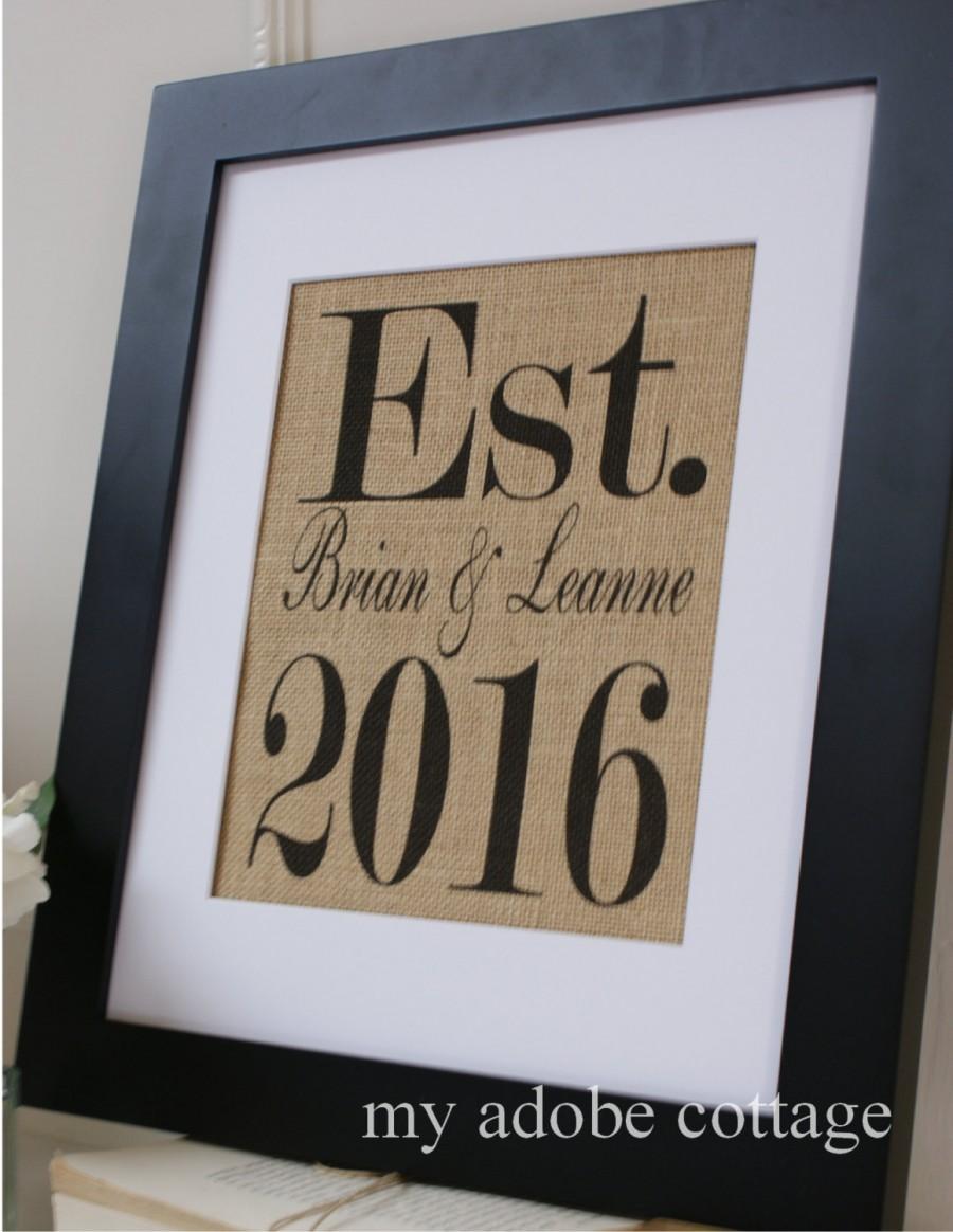 Mariage - Free US Shipping...Personalized Engagement & Wedding Date Burlap Print...You Choose the Year