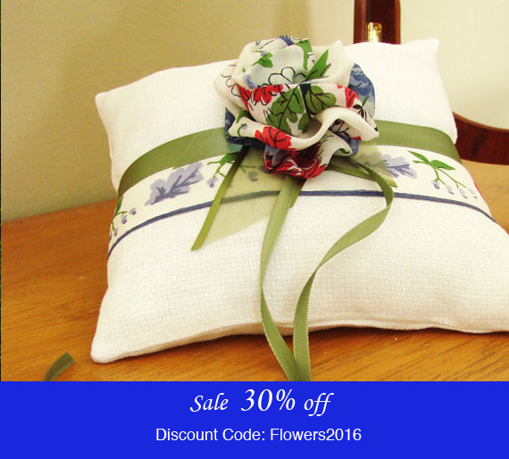 Hochzeit - Ring Bearer Pillow, Vintage Table Linen, Elegant vintage Handkerchief