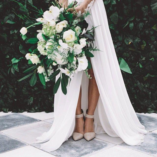 Свадьба - LENZO On Instagram: “This Bouquet  By @shes_a_wildflower •  @enchanted_weddings • Flower Wall @white_luxe Dress @raffaeleciucabridal • For Our…”