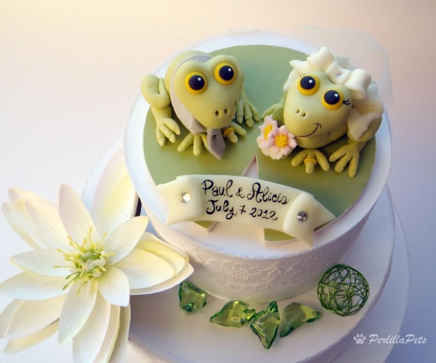 Hochzeit - Frogs cake topper for a wedding cake with a lily pad wood base