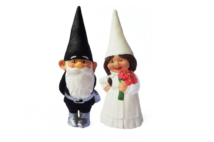 Hochzeit - Plastic Toy Set of two Gnome Cake Toppers Flowers / Hand on Hip - Woodland Wedding