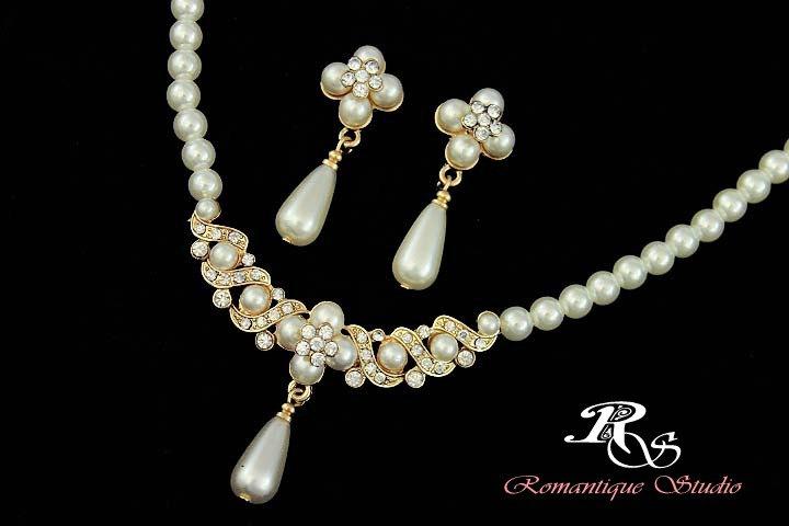 Hochzeit - Gold bridal jewelry set, gold pearl and rhinestone set, wedding necklace and earrings set, pearl jewelry set - style S0113G