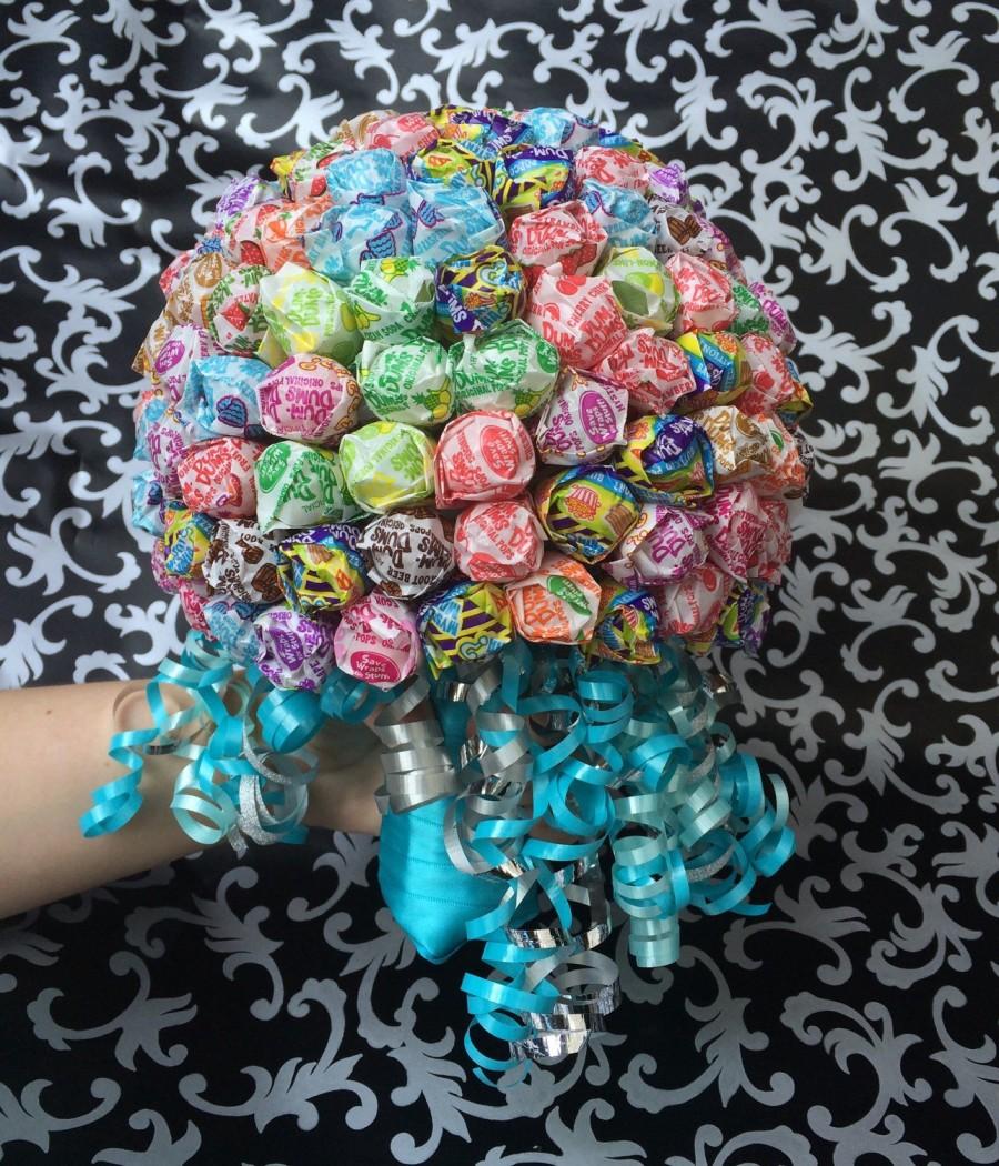 Свадьба - Dum Dum Lollipop or Mini Tootsie Pop Handheld Candy Bouquet / "Suck for a buck" Bachelorette / Promposal