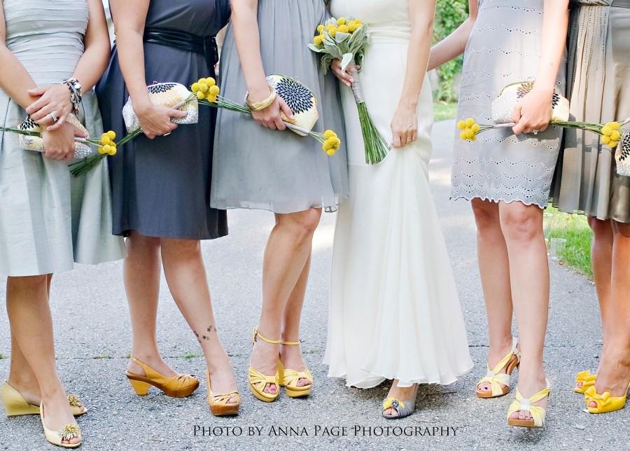Свадьба - Pick your fabric custom handmade bridal party clutches