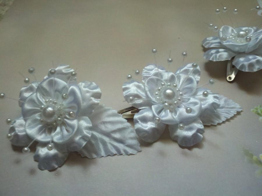 Hochzeit - Bridal Head piece 3 Piece Set Hair Clips White Silk Flowers Round Pearls Ready to Ship