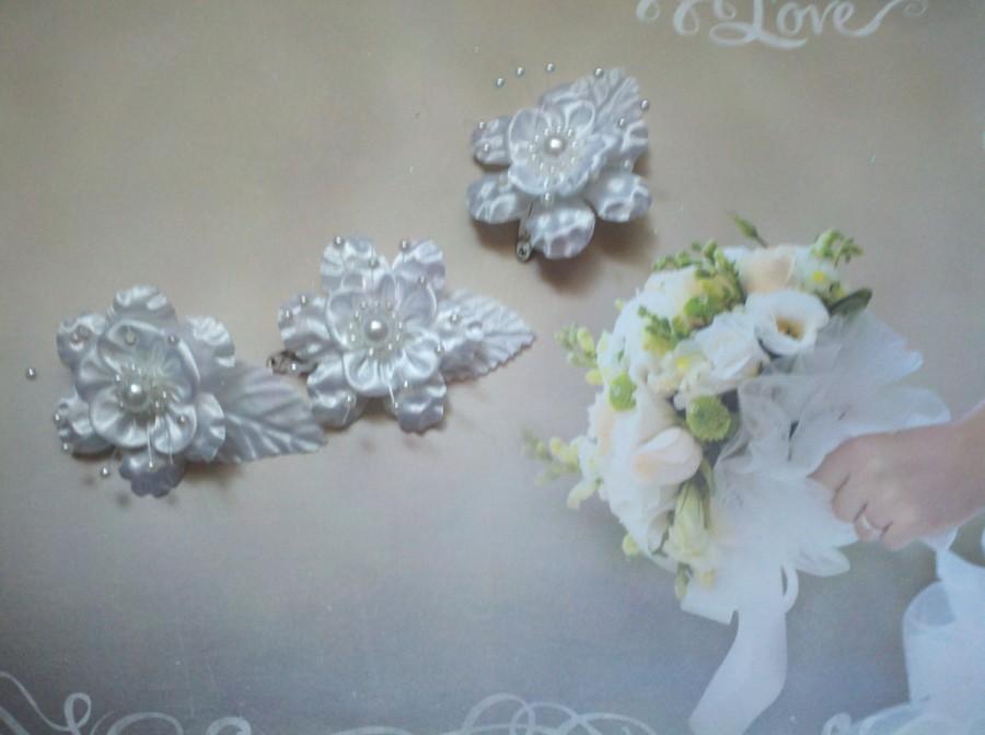 Hochzeit - Bridal Head piece 3 Piece Set Hair Clips White Silk Flowers Round Pearls Ready to Ship