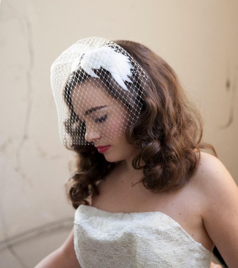 زفاف - Swan Lake Wedding Headpiece with ivory feathers and detachable french veil - 1950s Wedding veil thats great for tea length wedding dresses