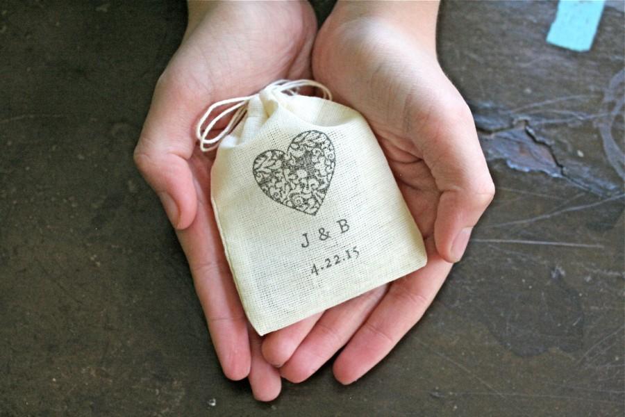 زفاف - Personalized wedding ring bag.  Ring pillow alternative, ring bearer, ring warming ceremony.  Heart with custom initials and date.