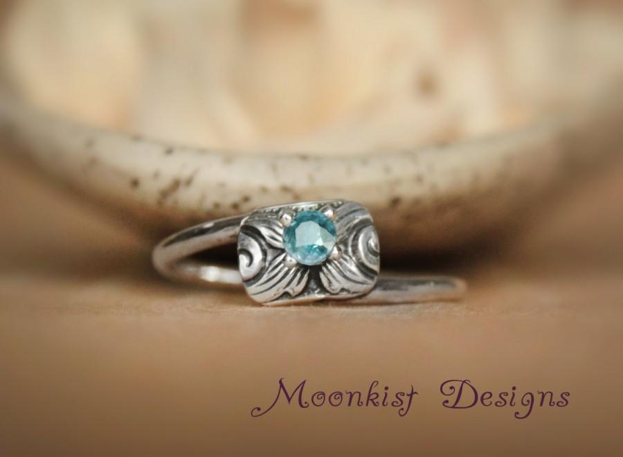 زفاف - Ceylon Blue Sapphire Starburst Bypass Ring in Sterling - Silver Asymmetrical Floral Ring - Unique Promise Ring - September Birthstone Ring