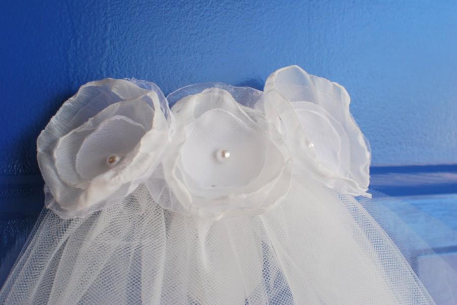 زفاف - Custom White or Ivory Bridal / First Communion Veil with Fabric Flowers Rosettes