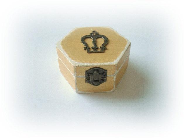 Mariage - Wedding ring box, Wedding ring bearer, Bridesmaid gift box, Engagement ring box, Favor box, Mother of Bride gift box, Choose your color