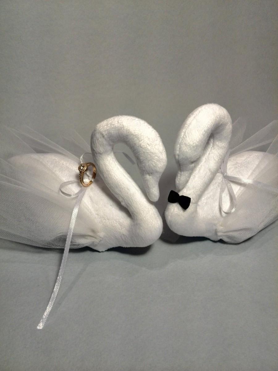 Свадьба - Ring Bearer Pillows Gift for the couple Wedding gift Pair of swans Topper Symbol of love Wedding Decoration Gift for wedding Bride and Groom