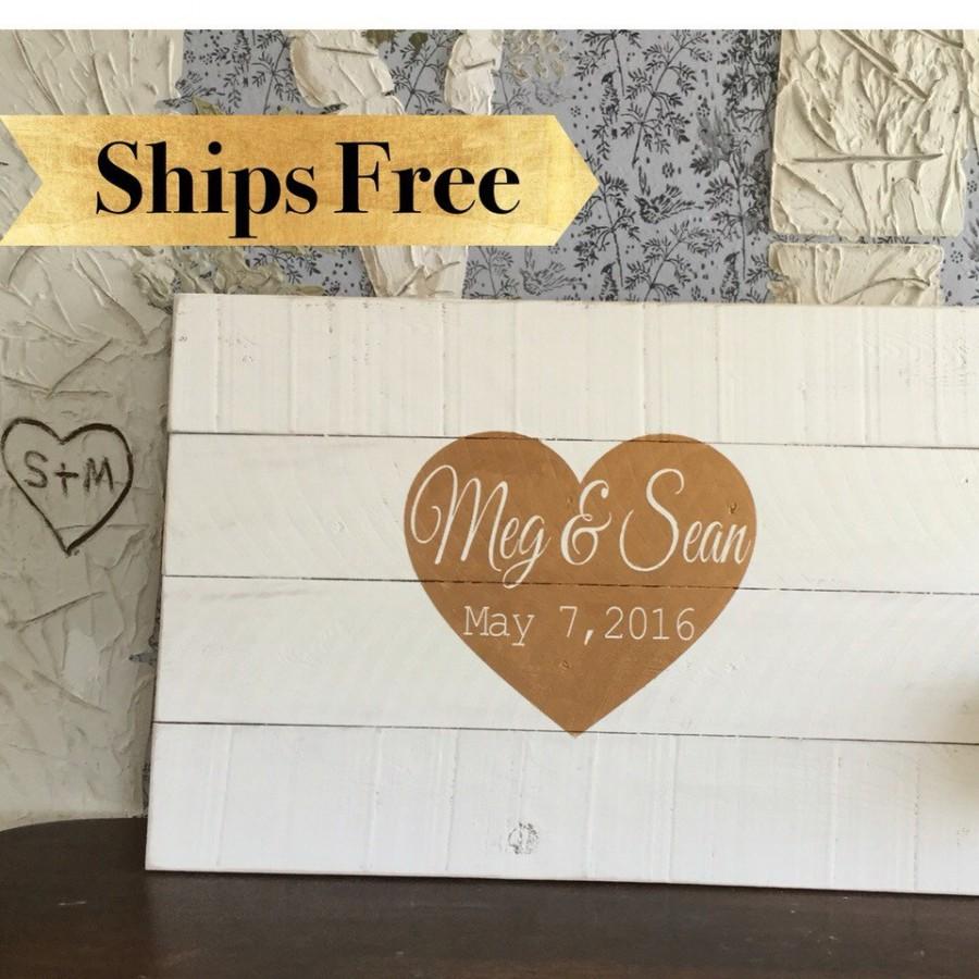 Hochzeit - Wedding Guest Book Alternative, Gold and White Wedding Signs Rustic, Wedding Signage, Personalized Wedding Sign, Wood Plank Art, Cedar Plank